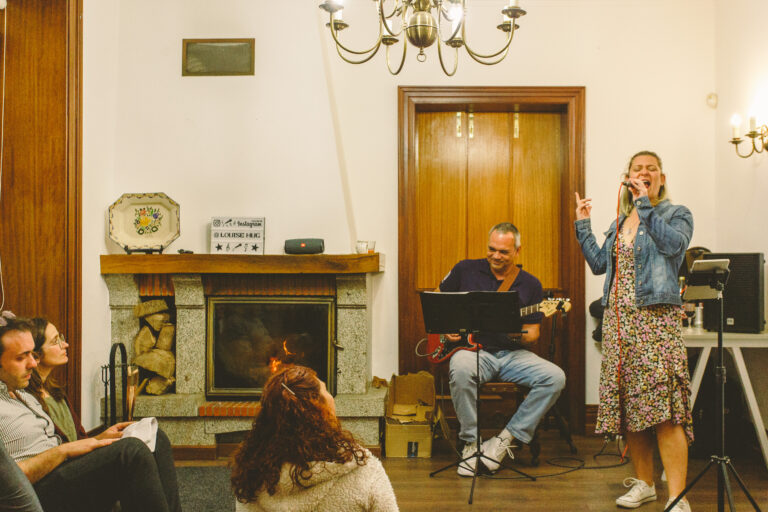 Sarau Atena acontece no Caminho Coliving.